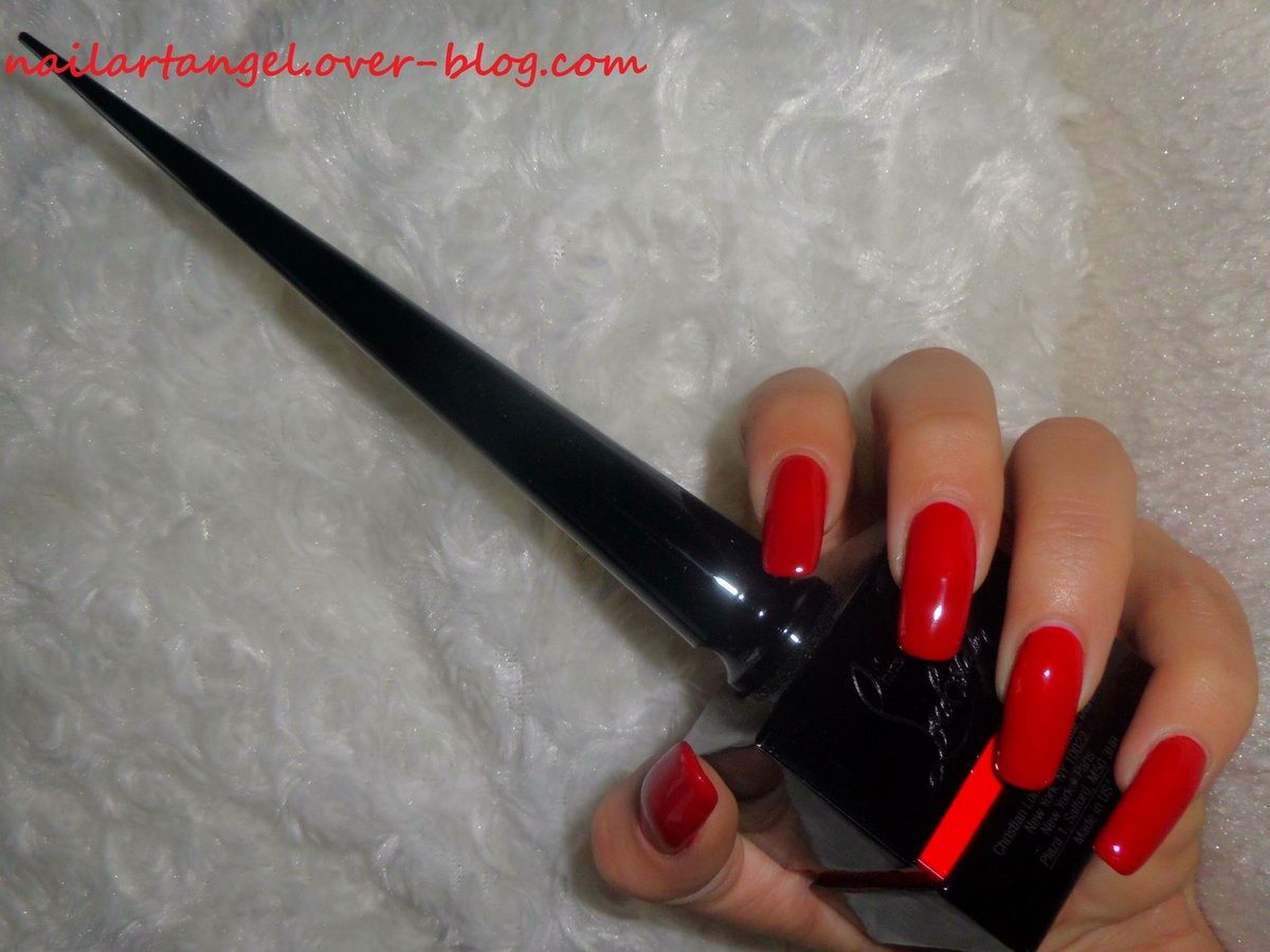 Présentation vernis rouge Louboutin, le rouge LOUBOUTIN, swatch #vernis -  NailartAngel