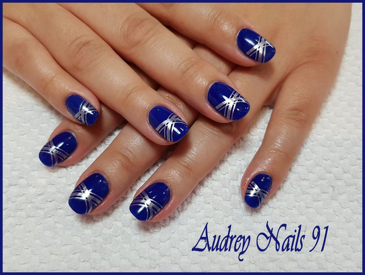 Gel uv de couleur bleu roi + stamping roisillons argentés - Les Ongles  d'Audrey 91