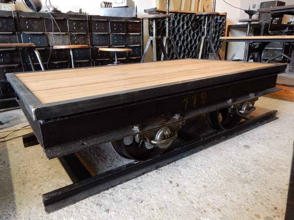 TABLE BASSE WAGON SUR RAIL GEONANCY Design