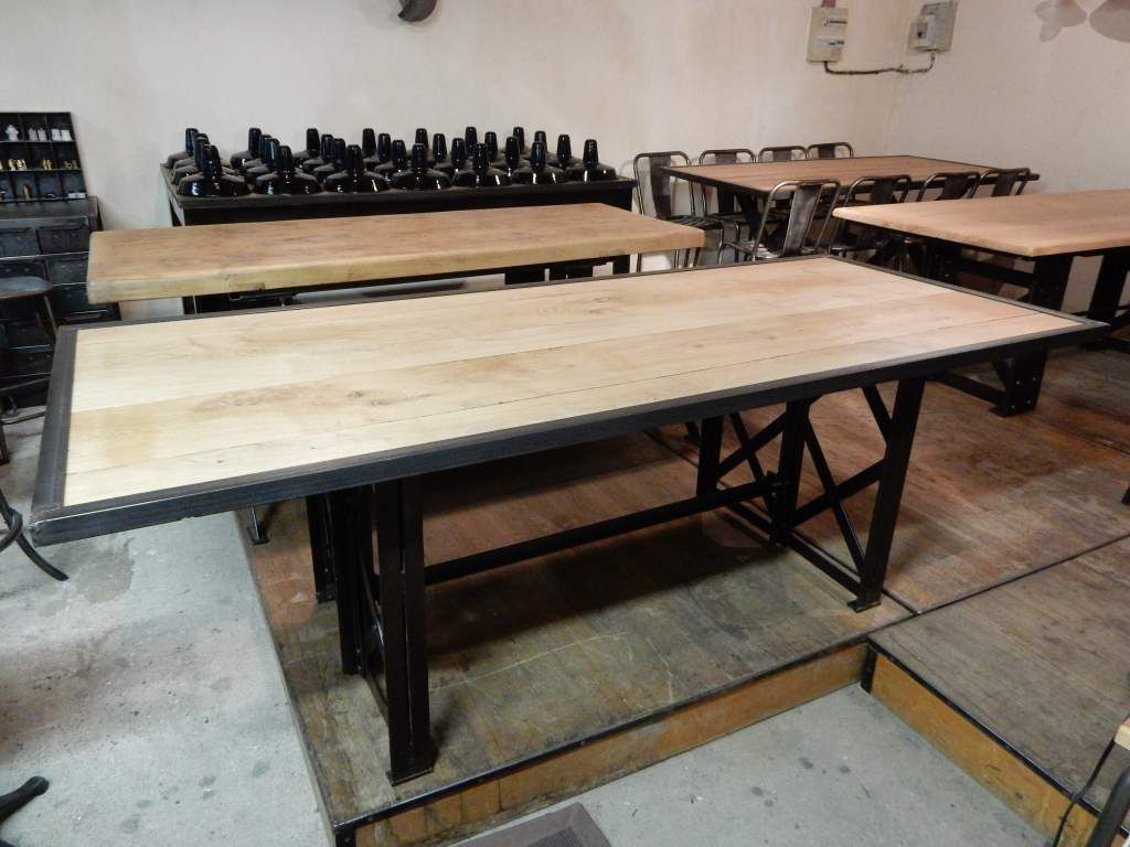 GRANDE TABLE SUR DOUBLE POUTRELLE RIVETÉE : - GEONANCY - Design