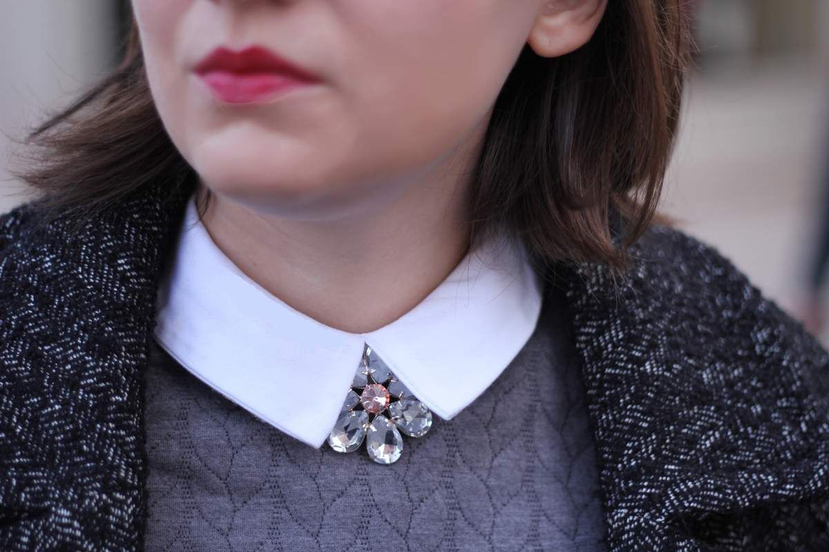 Une robe un peu stricte...