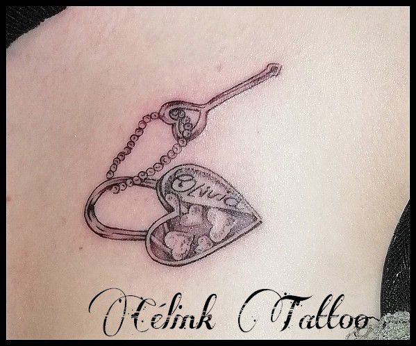 tatouage cadenas, prénom et mini clef noir et gris - Célink Tattoo Shop  Privé landes ( 40 )