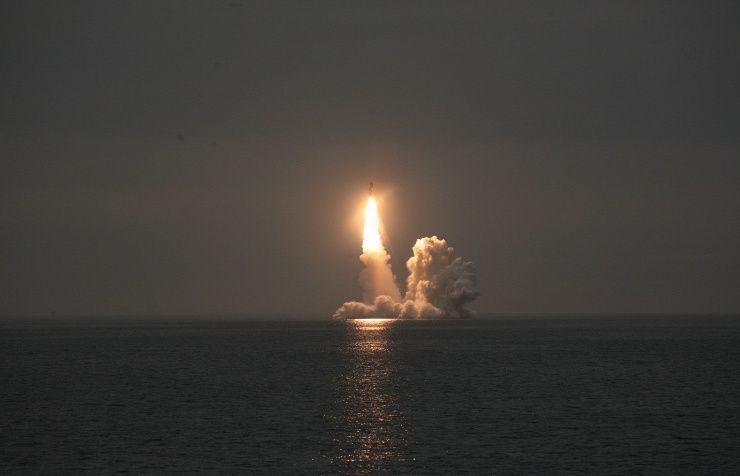 Un tir de missile Boulava par un SNLE du Projet 955. Source : RIA Novosti