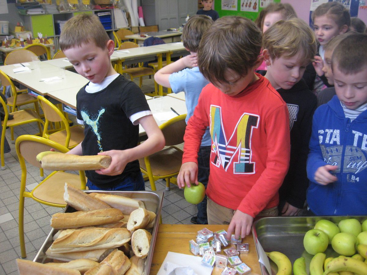  Vendredi Saint : Repas pain-pommes pour nos écoliers