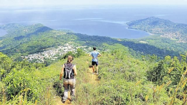 Mayotte est aussi une terre de randonnée, comme l'ascension du mont Choungui qui offre un panorama exceptionnel sur toute l'île. | Gautier Demouveaux Textes et photos