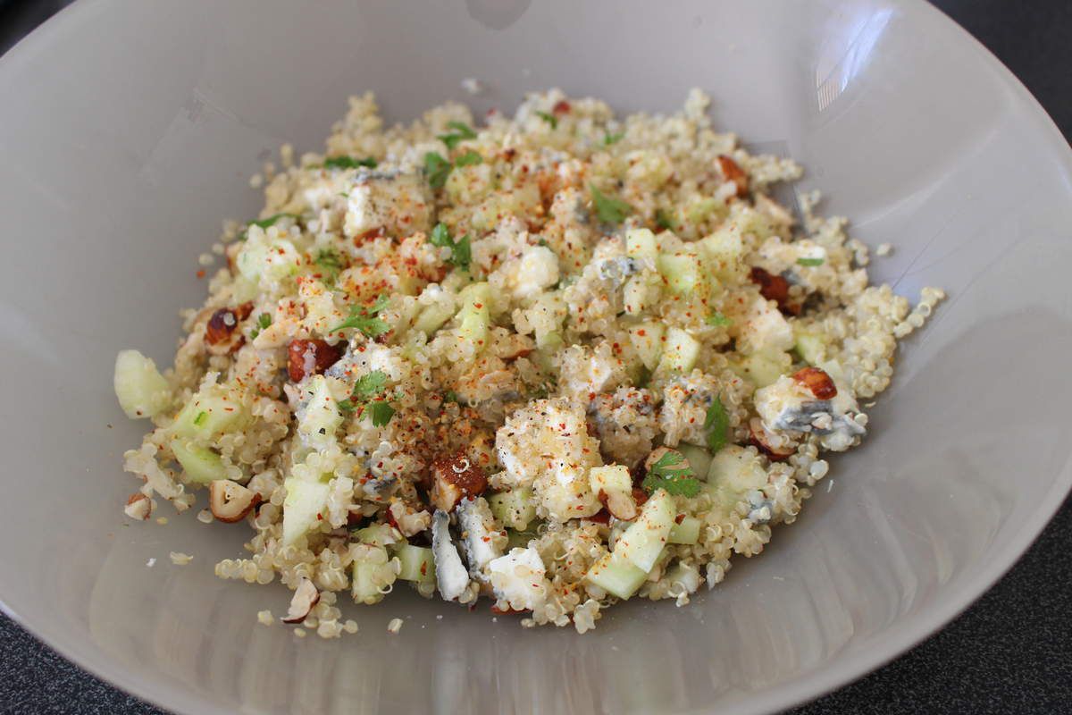 Salade de quinoa, concombre et noisettes