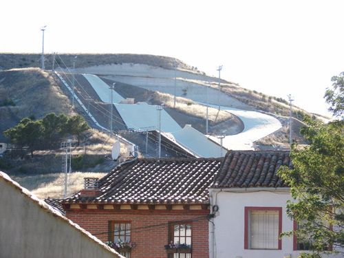 12 millones para poder esquiar en un secarral de Valladolid A dia de hoy de esquiar nada. Tampoco hay nadie en la carcel. El dinero lo hicieron desaparecer unos HdP de "la casta". Malditos sean