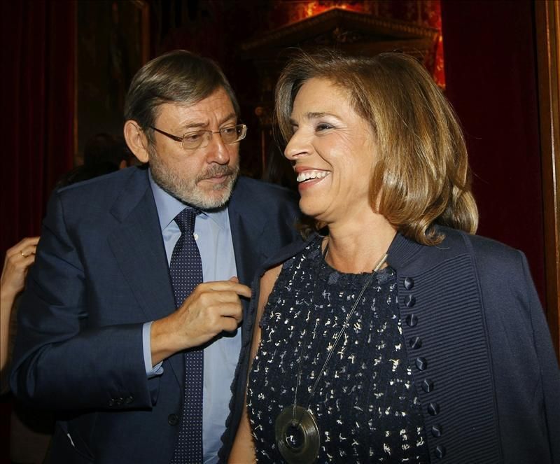 Dios los cria y los billetes de 500€ los unen - ana y jaime