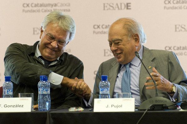 España: ¿Alguien puede explicarme porqué cuando se habla de "la banda de los pujol" solo se menciona el "fraude fiscal?. Qué pasa con la procedencia del dinero. Dinero publico robado que supera los 50.000 millones de euros. El fraude fiscal luego, primero el saqueo de las Instituciones. La casta sigue protegiendo a sus "socios" y "amiguitos" del alma-40 años. HdP