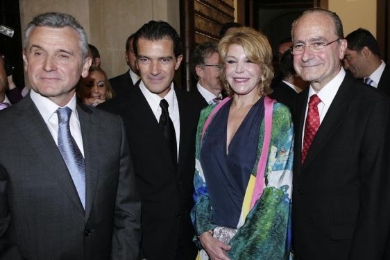 Antonio pertenece a esa Casta llamada "burguesia estalinista" a la que tanto les gusta el dinero publico. Puaff