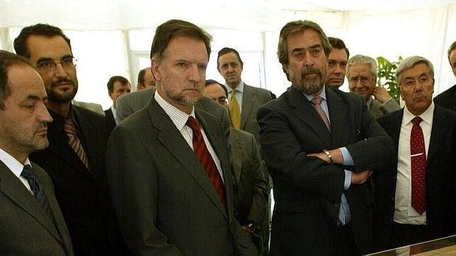 El 67% de las ayudas consignadas por el Ayuntamiento de Zaragoza de Juan Alberto Belloch en 2011 no cumplió con la Ley General de Subvenciones Desde la oposición, el PP asegura que el 60% de las "ayudas" en 2015 se otorgarán "a dedo"