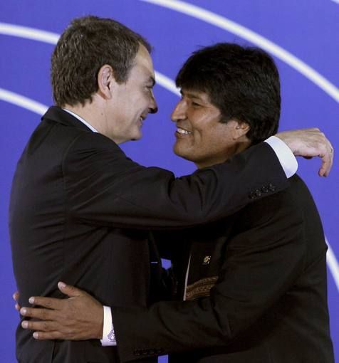 ¡¡Coño zapatitos haciendo negocios con evo morales!! Donde están los de PODEMOS