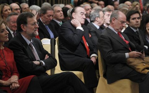 ¿Será por golfos? En primera, en segunda, en tercera fila ¡Gentuza!