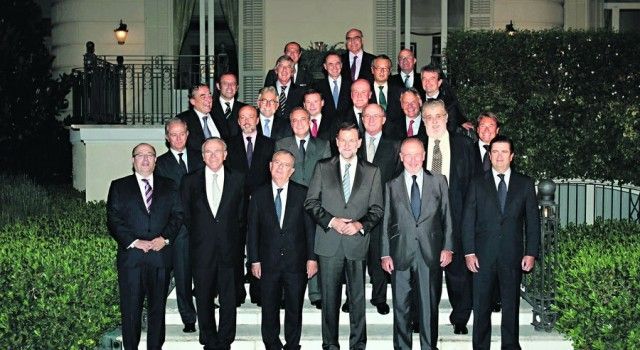 ESPAÑA: Cataluña sin gobierno - España dejandose llevar por la corriente del "sistema" - creado en la bastarda transición solo para dos partidos - dos organizaciones criminales (PP y PSOE) que han desguazado éste pais para los proximos 100 años - España sin gobierno y sin posibilidades de tenerlo Eso si - éste "ejercito" de terroristas economicos sigue cobrando - continuan con sus privilegios medievales - tienen a jueces y fiscales de su parte - ¡¡Qué pena!!