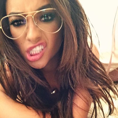 Fille à lunettes hotsell