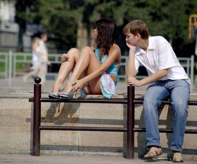 პენსიონერ გოგონა Rakutu in languid ქალაქი