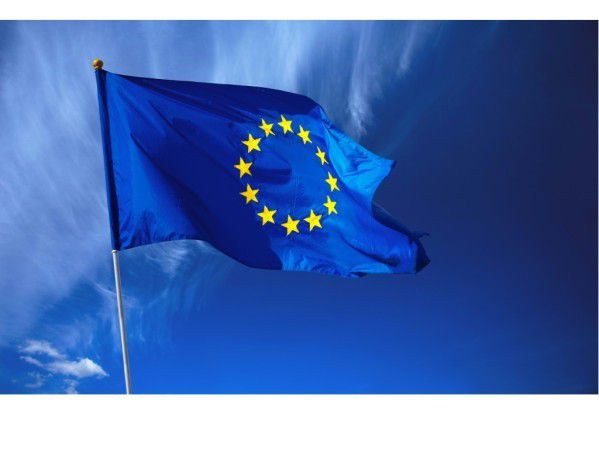 LA COMMISSION EUROPEENNE « SUIT DE PRES LA REFORME DES PROFESSIONS JURIDIQUES »