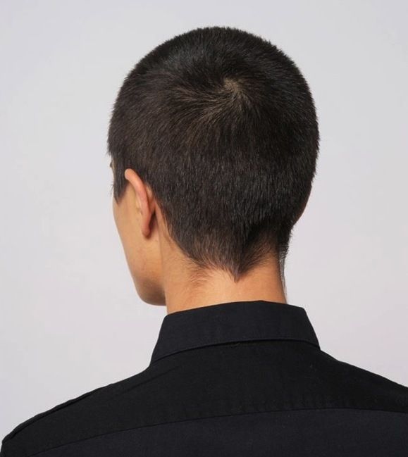 Les effets de la mode - Les femmes aux cheveux courts Les effets de la mode - Les femmes aux cheveux courts