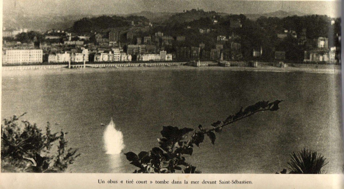 Un obús tiro corto" cae en la mar delante de San Sebastián.