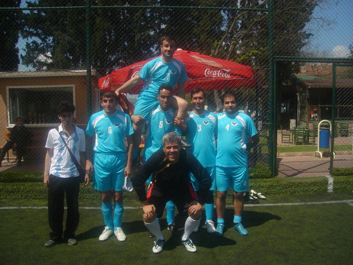 27 mars 2011, Yusuf avec son équipe de goalball du club d'Istanbul