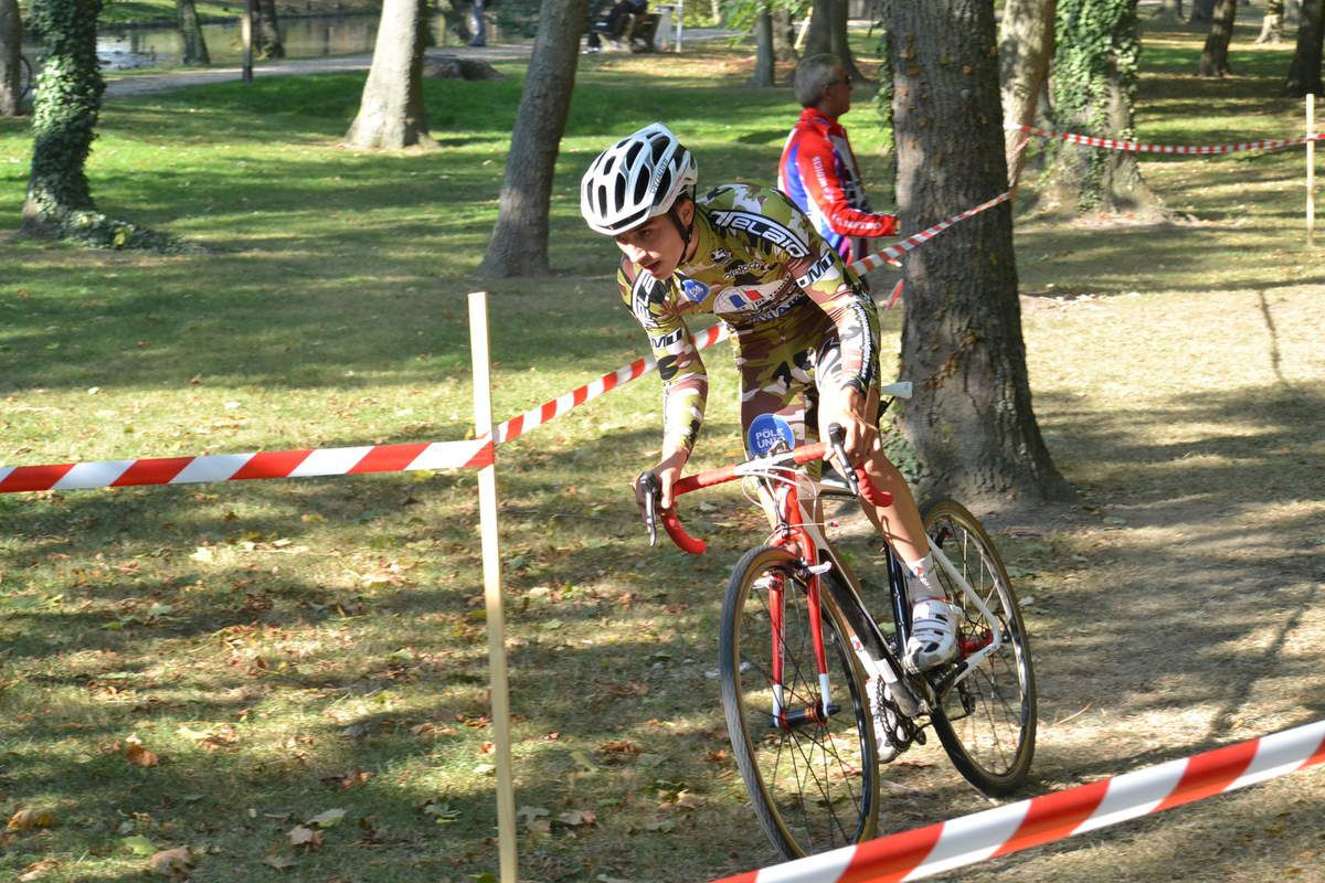 Julian ALAPHILIPPE en 2011 au Cyclo-Cross de Wissous (91): photo Stéphane CUREAU.