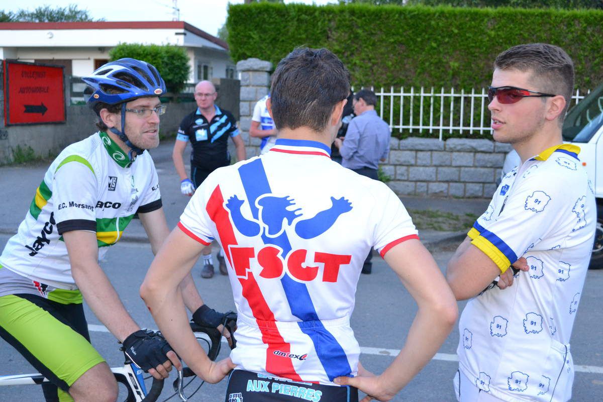 Julien et Bastien BILLOT (EC Morsang) et le Champion de France Minîmes FSGT.