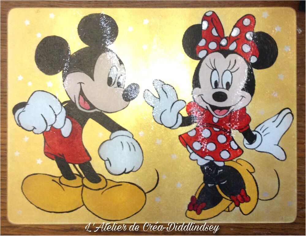 Recyclage une nouvelle vie pour une planche à découper thème Mickey et  Minnie - Le blog de diddlindsey