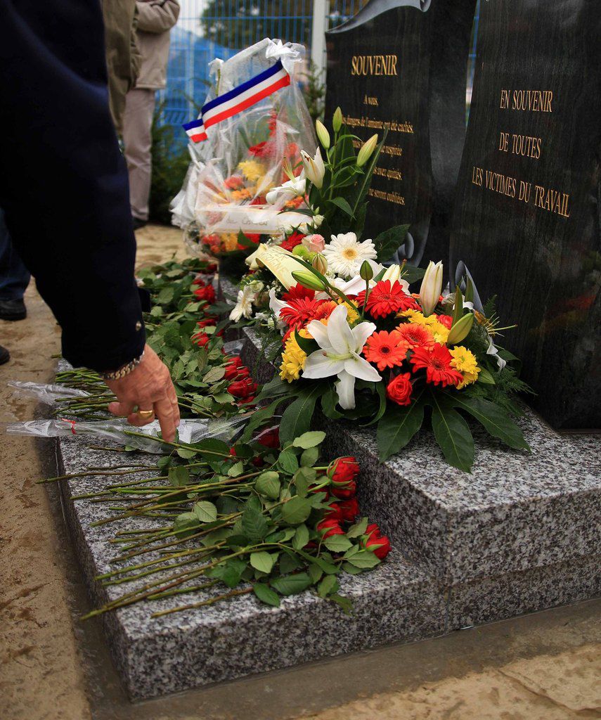 Caper Bourgogne : inauguration de deux stèles en hommage aux victimes du travail et de l'amiante