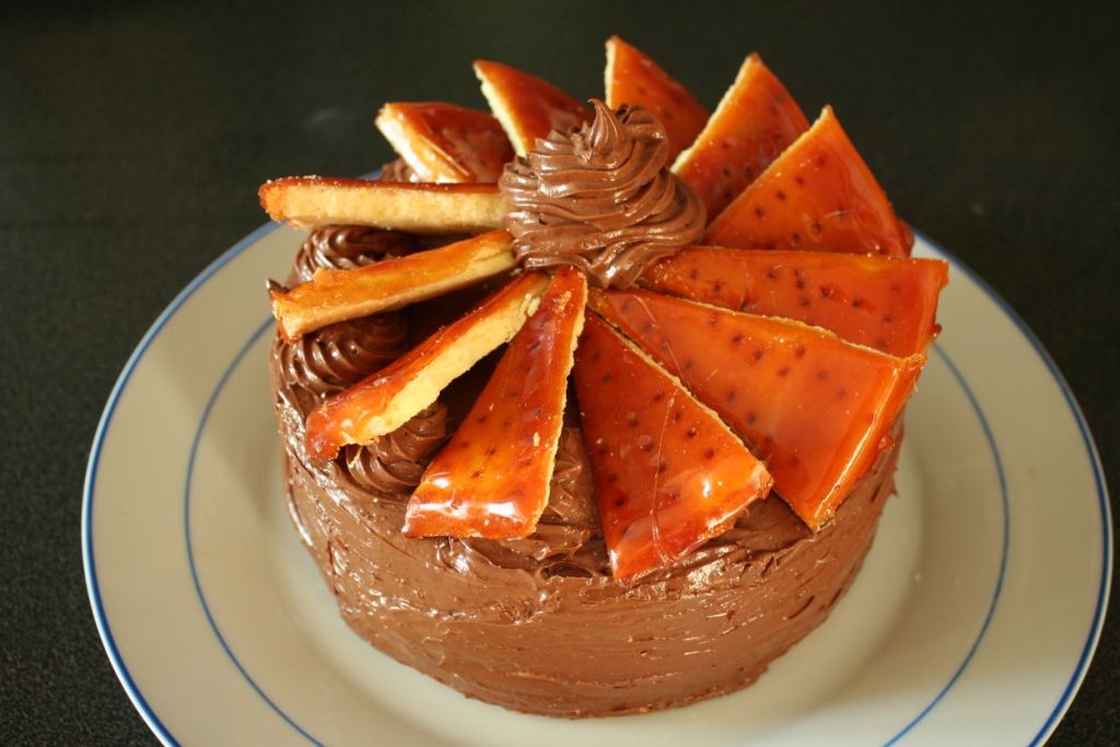 Le DOBOSTORTA de Mercotte (#LMP, version mini,gâteau hongrois léger (!)...à  la crème au chocolat décor biscuit caramélisé) - BLOG CARDAMOME