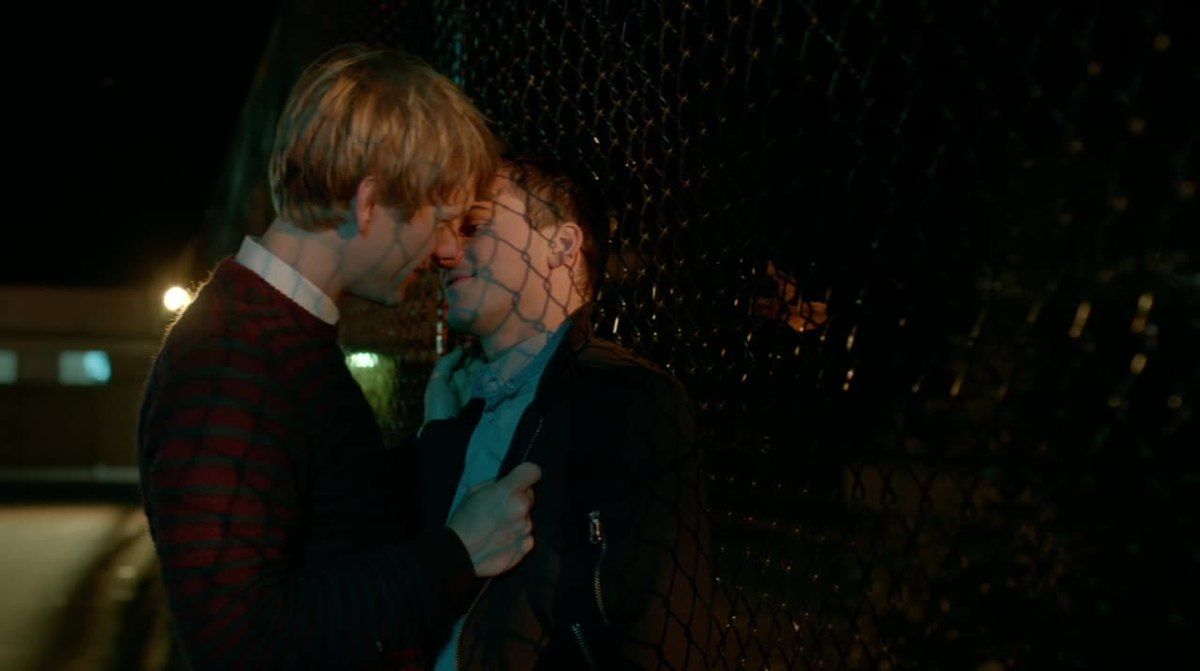 Like Me Saison 3 Critiques Séries : Please Like Me. Saison 2. Episodes 5 et 6