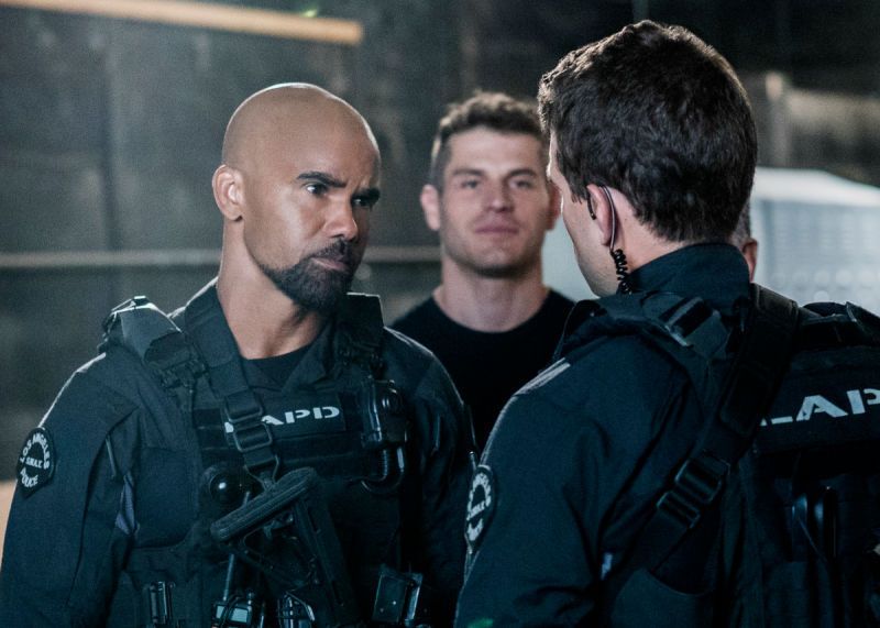 S.w.a.t. Saison 1 Streaming Critiques Séries : S.W.A.T.. Saison 1. Pilot. - Critiques séries et