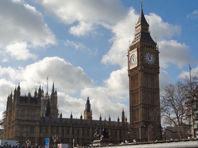 Saoû chante Mozart à Londres - Le long de la Tamise