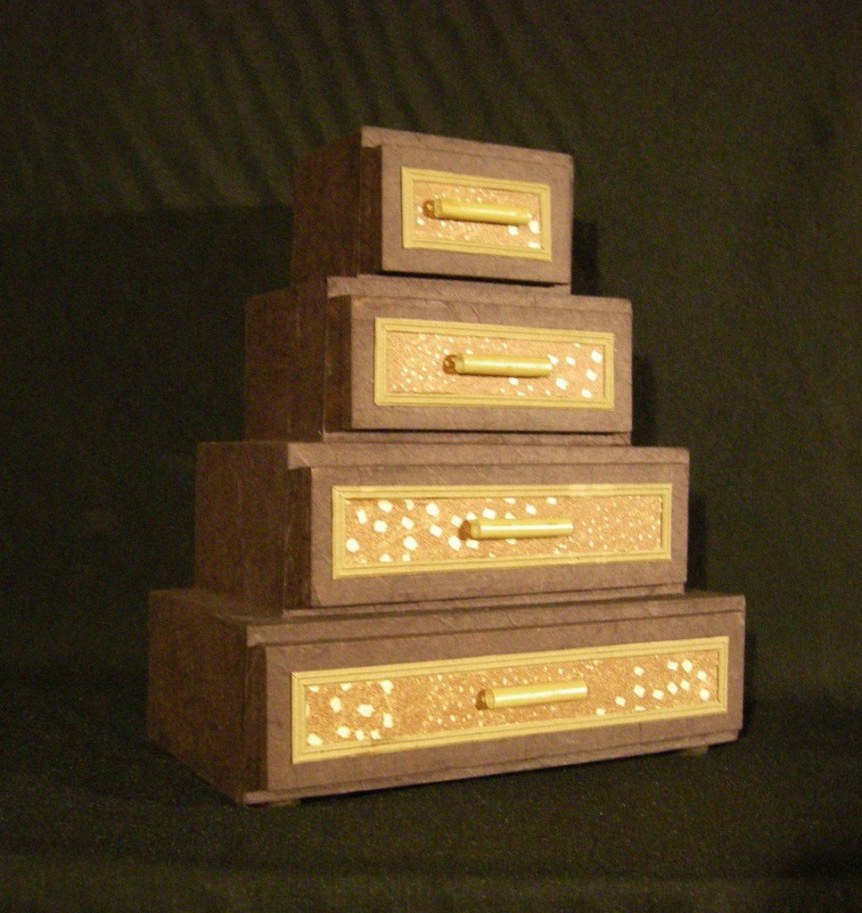 Boite pyramidale en carton ondulé recyclé