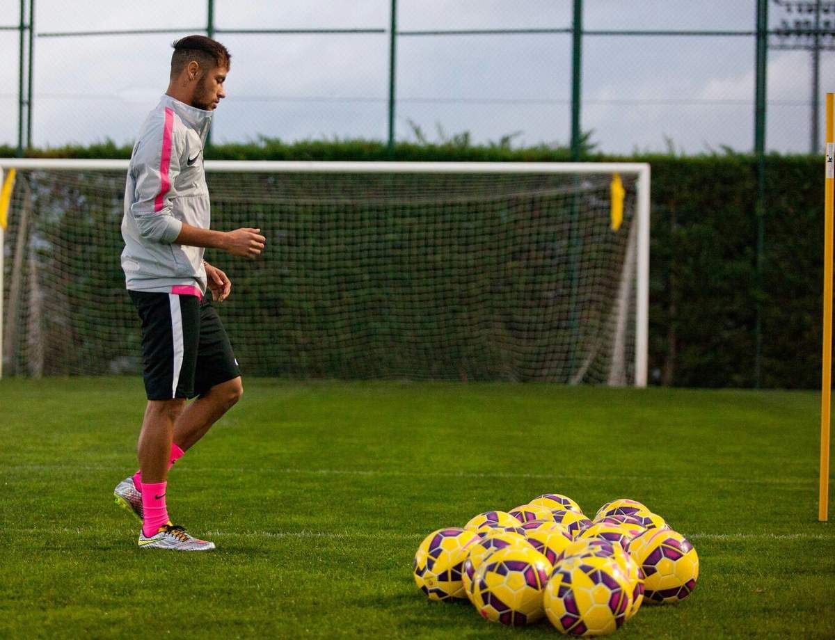 chaussure de neymar 2015