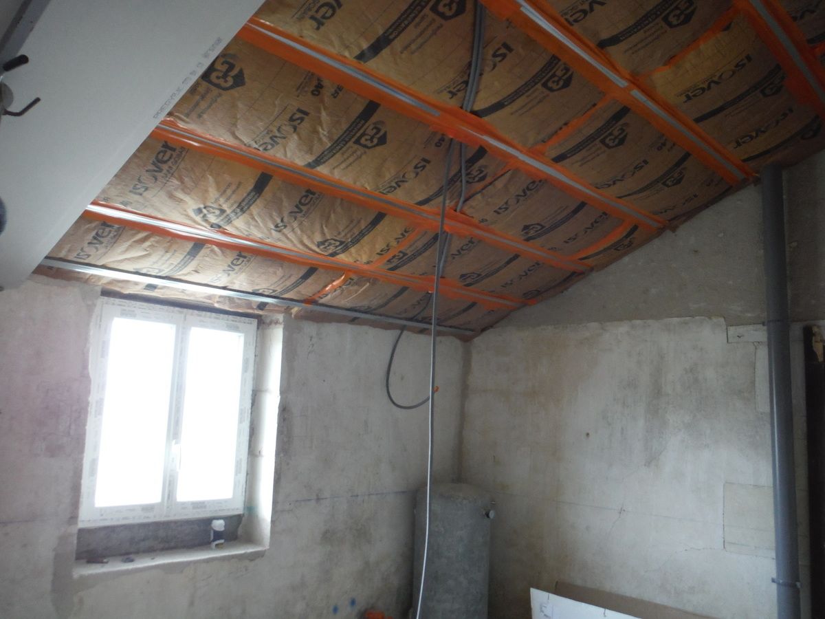 Pose Gaine Electrique Avant Placo Passage des gaines et pose des premières plaques de placo! - Rénover  soi-même une maison en pierre!