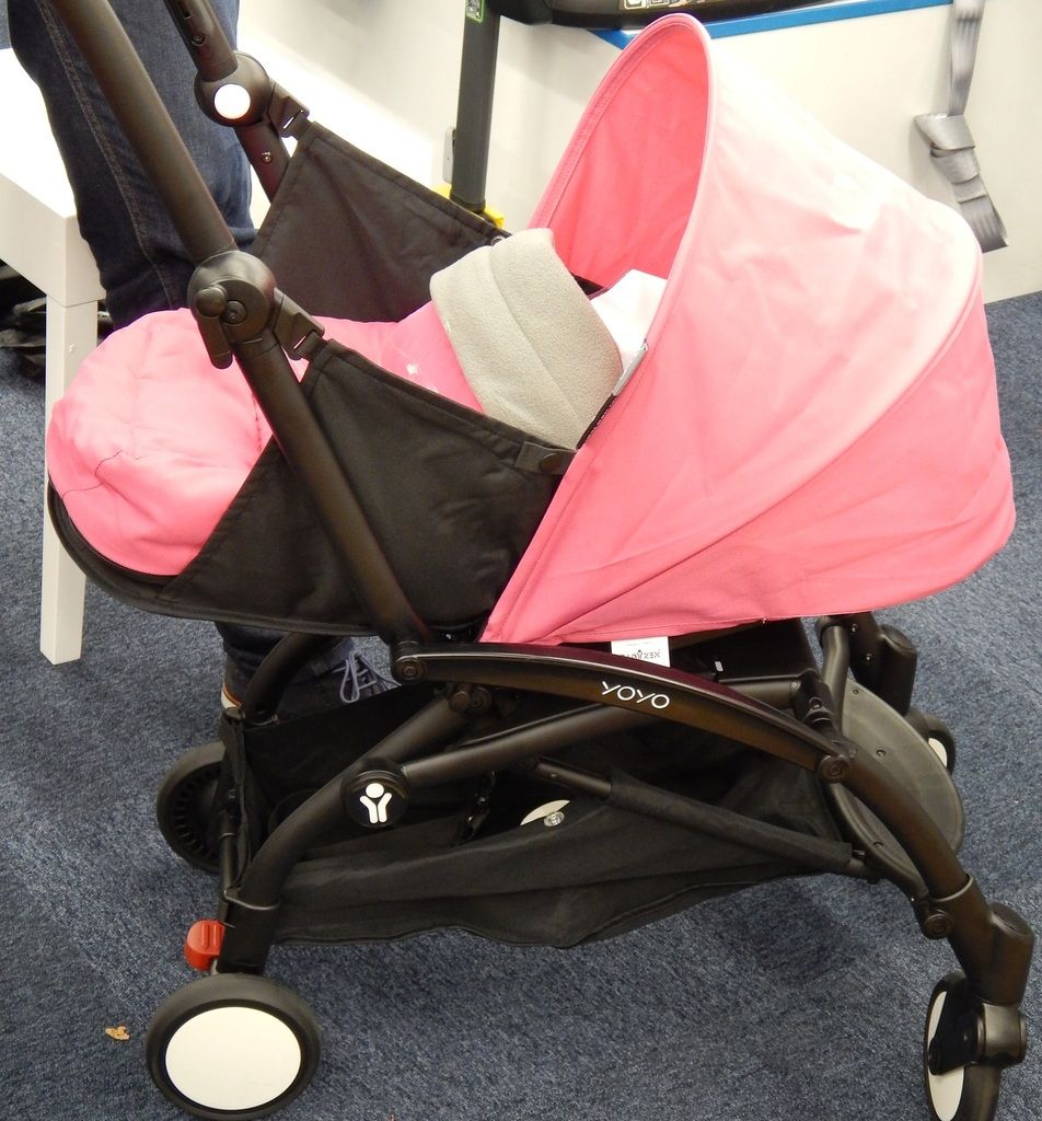 poussette yoyo autour de bebe