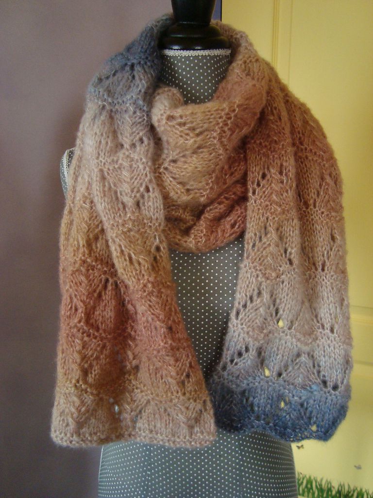 Écharpe étole en laine qualité PHIL LIGHT de Phildar point fantaisie aux  aiguilles nuances de rose, orange, gris bleuté - De fil en aiguille de  maille en maille