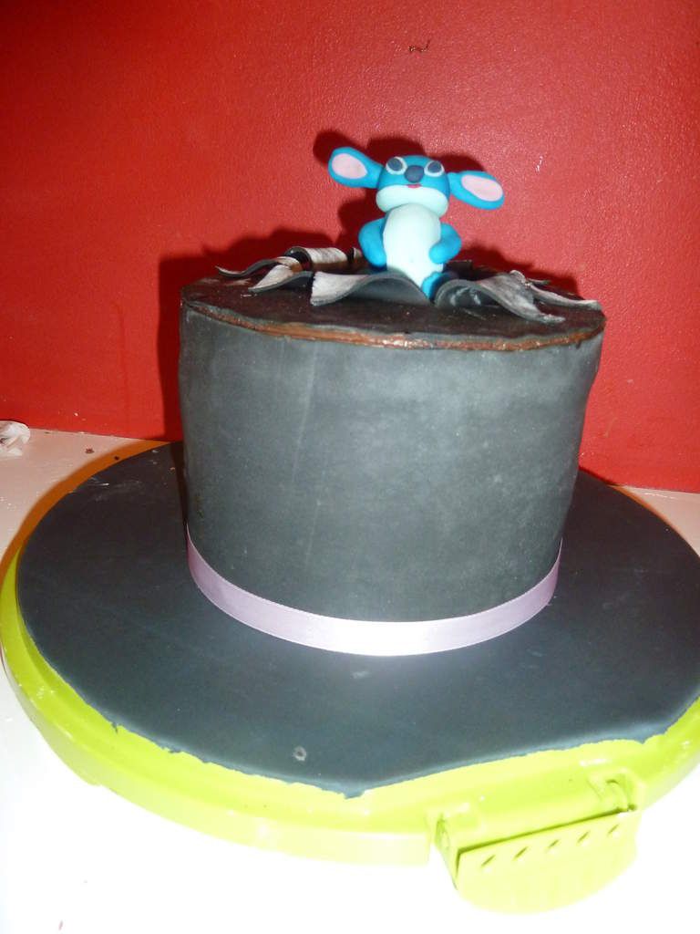 Gâteau chocolat-framboise chapeau Stitch - Les Cakes Design de Rémi & Julie