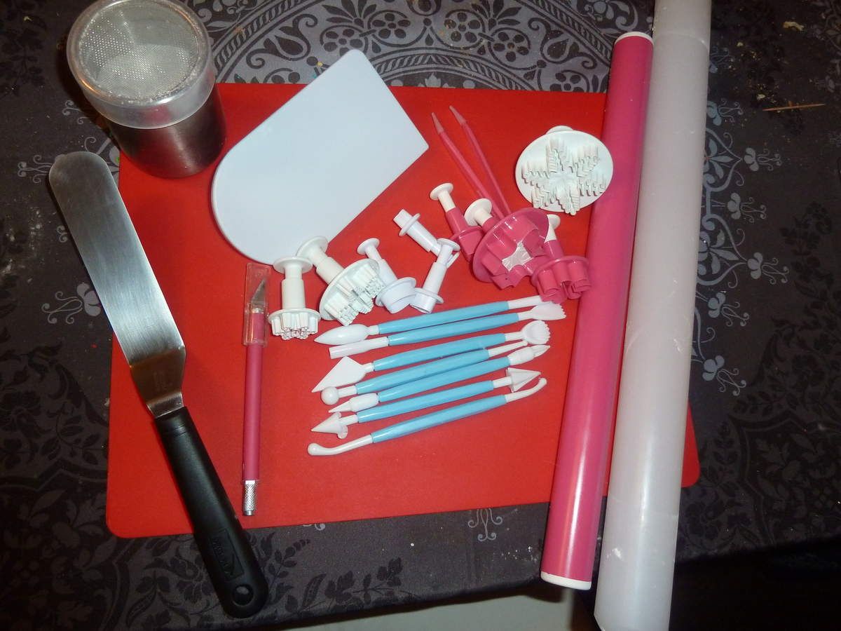 Les ustensiles indispensables au debutant en cake design ...