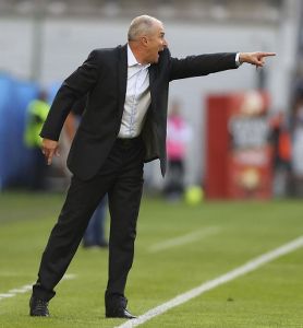Lens n'avance pas et Casanova se met en colère