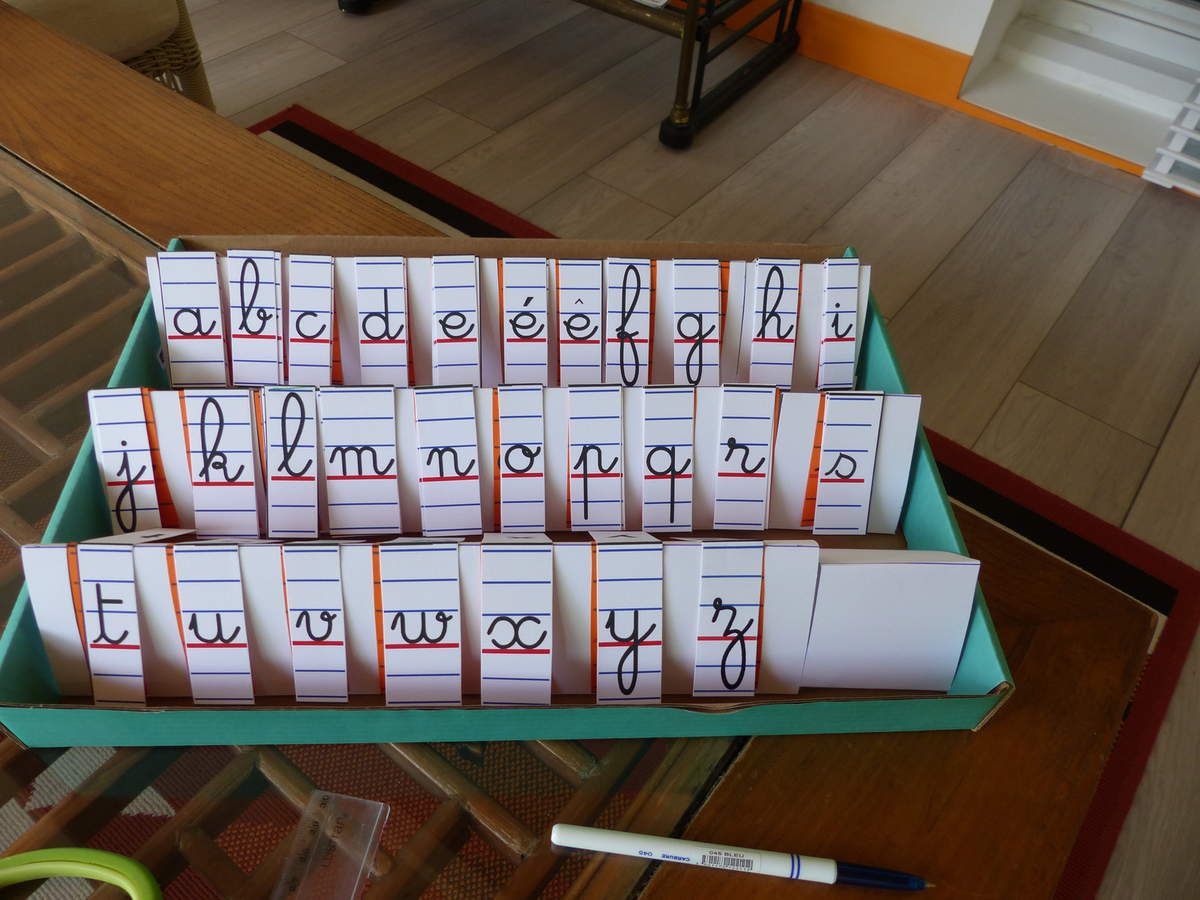 lettres mobiles en cursive et en script sur une réglette - école maternelle  Gellow