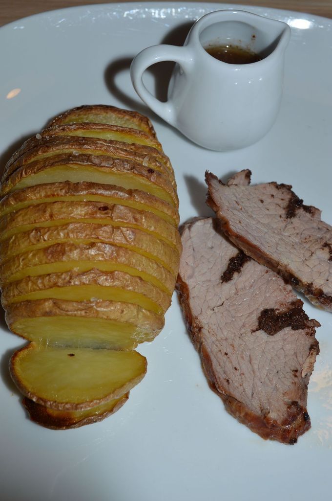 Roti de veau à la tapenade et pomme de terre à la suédoise
