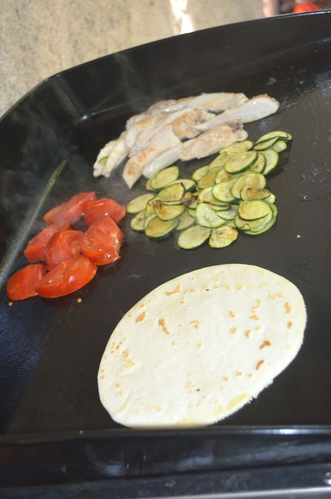 Tortilla au poulet et légumes grillés à la plancha Mignardises and co