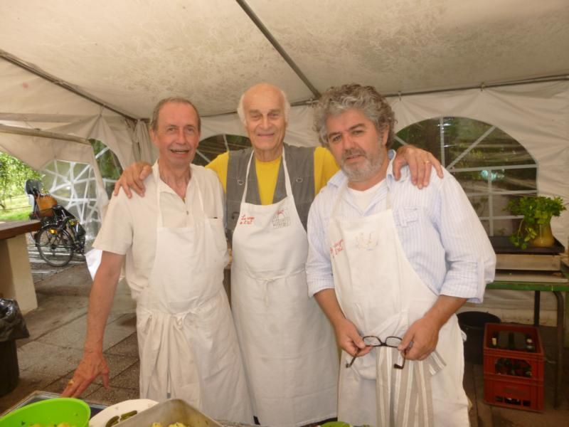 Brigade en rang ou au garde à vous  et corvée de patates !! qu'on ne s'y trompe pas l'anarchie douce a repris son cours