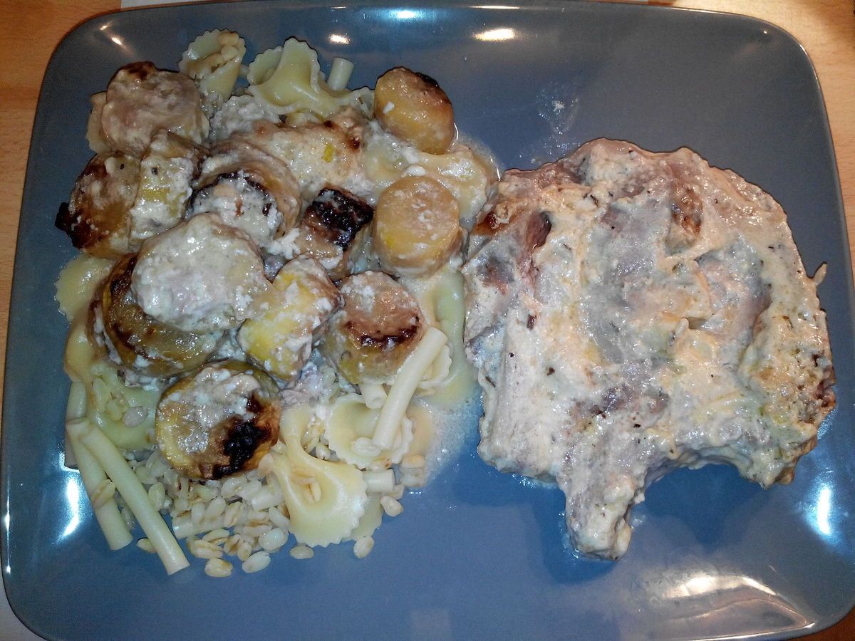 Côtes de porc à la crème & ses courgettes La petite fille du boulanger aime...