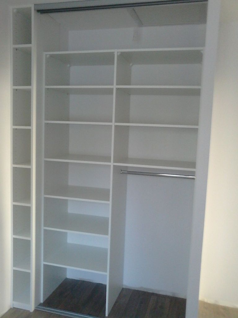 Chambre enfant. portes coulissantes gamme acier couleur taupe ...
