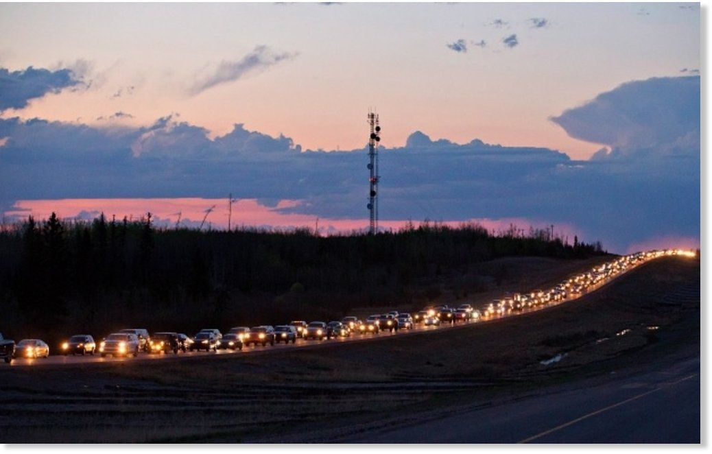 CANADA : Le brasier continue en Alberta et on évacue par convoi au milieu de l'enfer à Fort McMurray