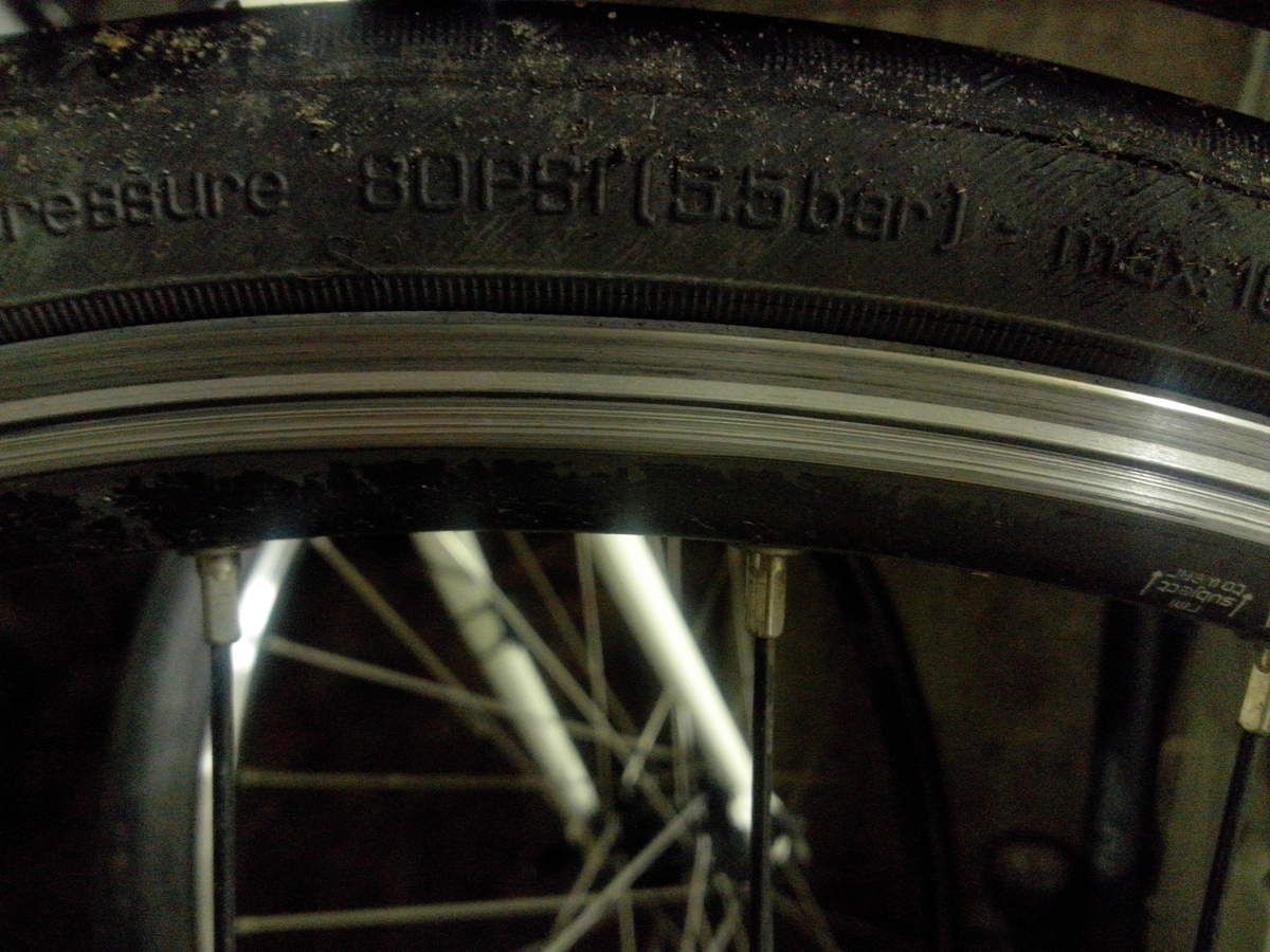 Indication de pression sur flanc de pneu