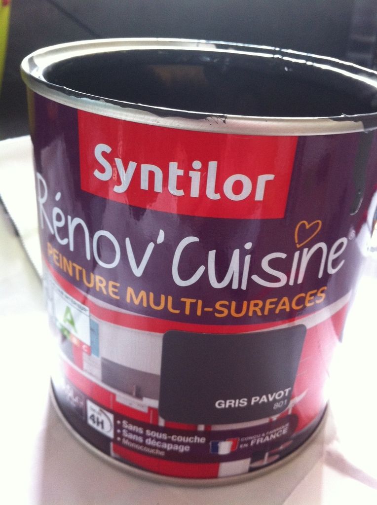 Depuis Que J Ai Decouvert La Peinture Renov Cuisine Je Ne M En Passe Plus Je L Utilise Pour Rafraichir Les Casiers A Bouteilles De La Cuisine L Atelier Creatif