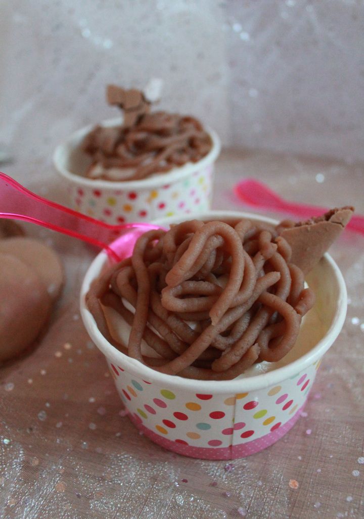 Frozen yogurt aux éclats de macarons &amp; vermicelles de marrons. Bataille food #29.